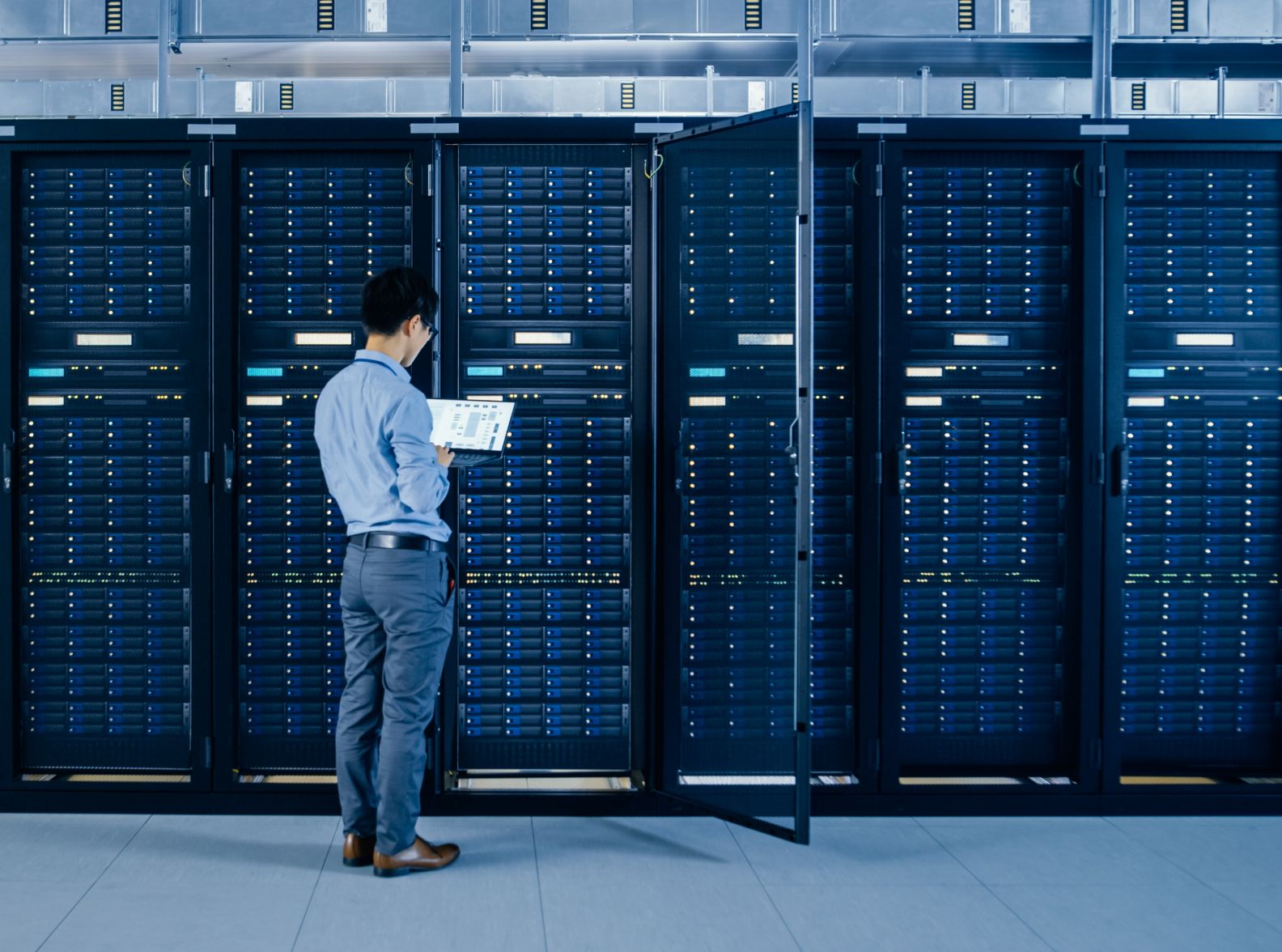 Primary Server Photo Beginner’s Guide to Setting Up a Dedicated Server for The First Time ...